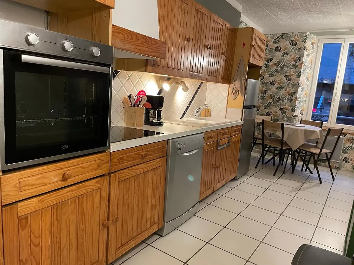 Appartement T2 Plein Centre Au 1Er Etage Avec Parking Prive à Millau