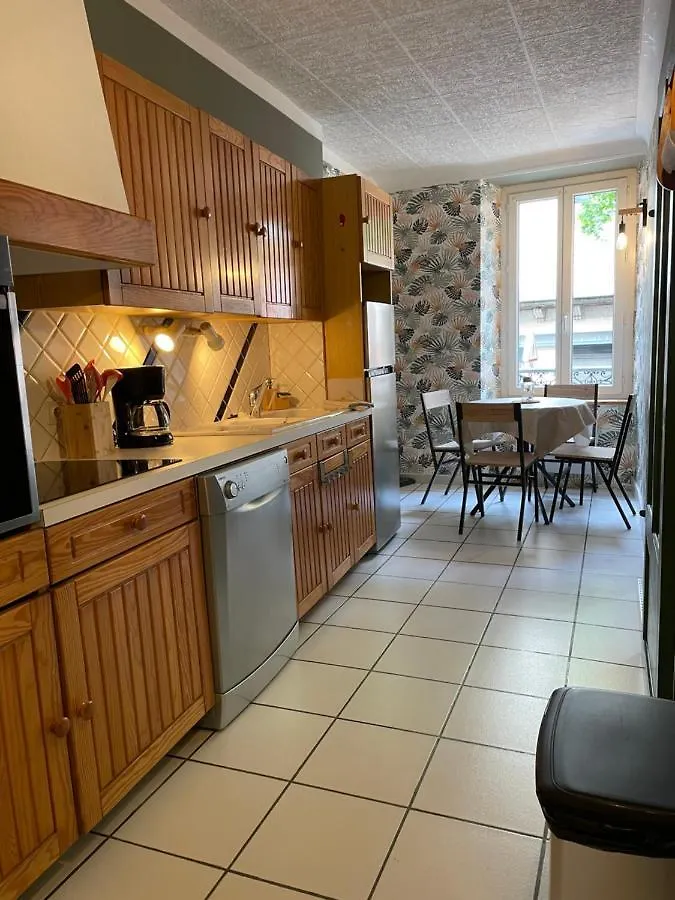 Appartement T2 Plein Centre Au 1Er Etage Avec Parking Prive à Millau 0*,  France