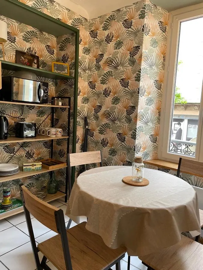Appartement T2 Plein Centre Au 1Er Etage Avec Parking Prive à Millau France