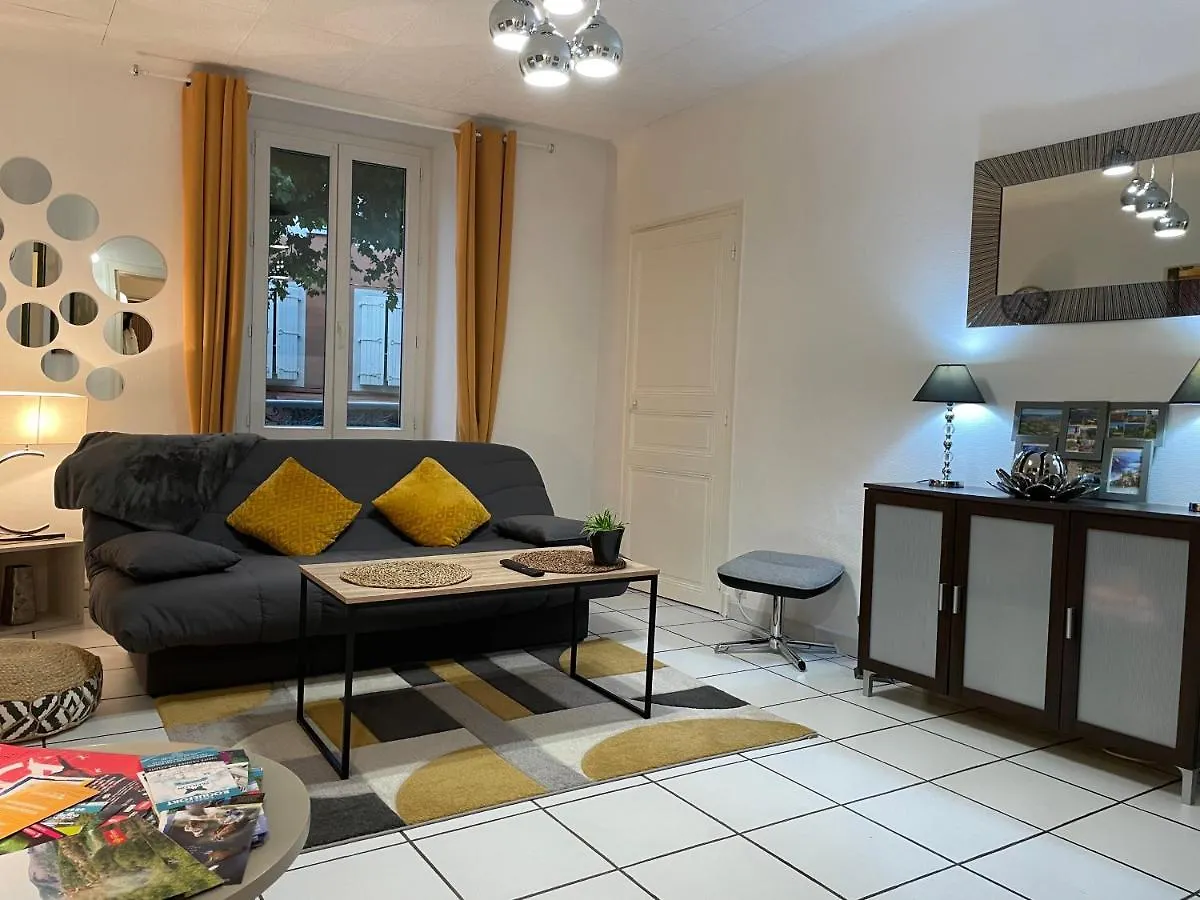 Appartement T2 Plein Centre Au 1Er Etage Avec Parking Prive à Millau France