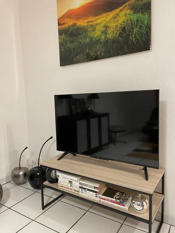 Appartement T2 Plein Centre Au 1Er Etage Avec Parking Prive à Millau