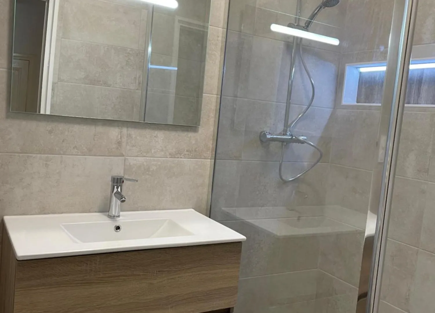 Appartement T2 Plein Centre Au 1Er Etage Avec Parking Prive à Millau 0*,